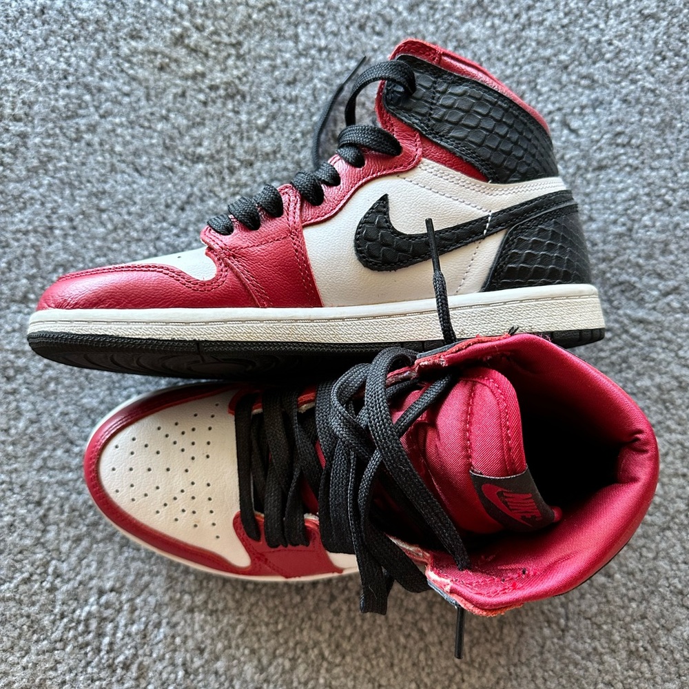 Jordan 1 Chicago Satin Snake Skin